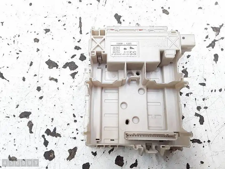 Toyota Aygo AB40 (2014 - 2018) 827300H030A Блок предохранителей — фото 4