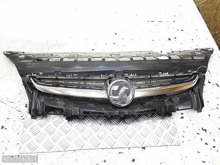 Opel Astra J (2009 - 2012) 13368851 Верхняя решетка радиатора — фото 1