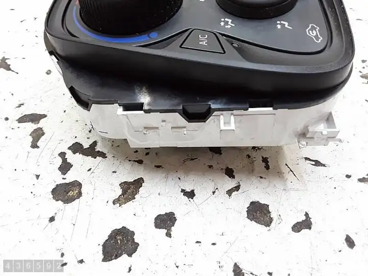 Toyota Aygo AB40 (2014 - 2018) 55900YV030 Блок управления климат-контролем — фото 3