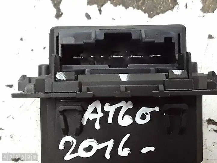 Toyota Aygo (2014 - 2018)  VLCL29DC11N Реле вентилятора печки салона