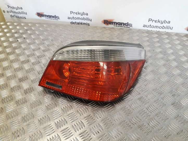 BMW 5 E60 E61 (2004 - 2010)  6910768 Задний фонарь в кузове