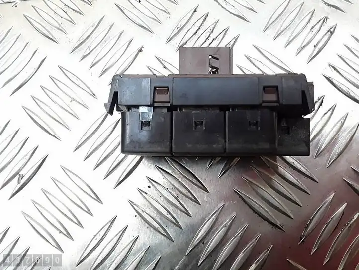 Iveco Daily 4th gen (2006 - 2012)  69500781 Включатель фонарей