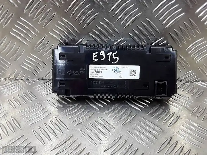 Opel Astra (2009 - 2012)  18781835 Экран/ дисплей / маленький экран