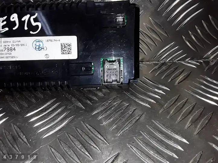 Opel Astra (2009 - 2012)  18781835 Экран/ дисплей / маленький экран