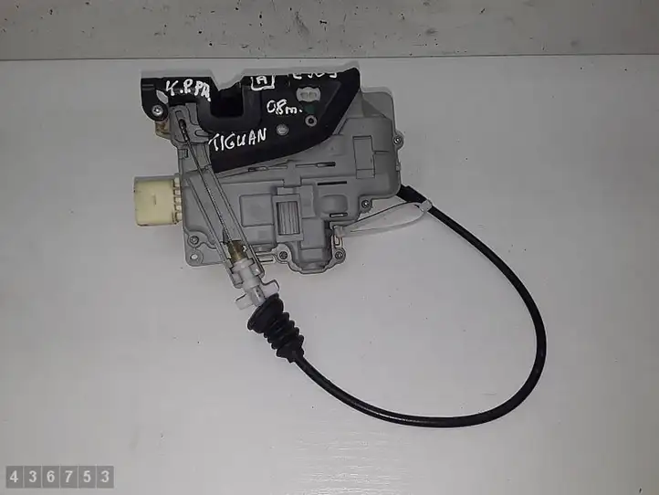 Volkswagen Tiguan (2007 - 2011)  3C2837015A Замок передней двери