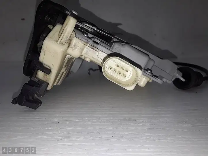 Volkswagen Tiguan (2007 - 2011)  3C2837015A Замок передней двери