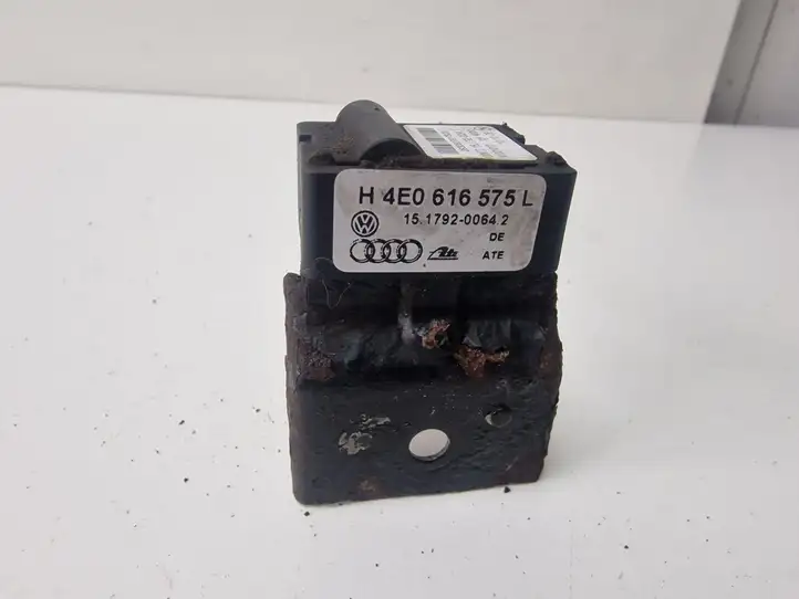Audi A8 S8 D3 4E (2005 - 2007) 4E0616575L Датчик наклона — фото 3