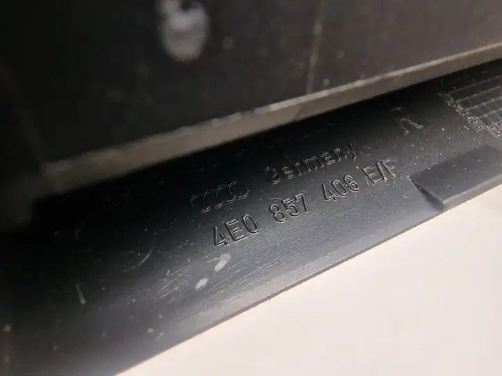 Audi A8 (2005 - 2007)  4E0857406E Передняя пепельница