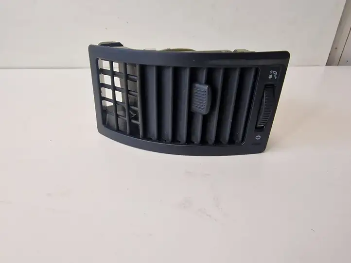 Volkswagen Polo (2001 - 2005) 6Q0819704 Боковой воздушный дефлектор — фото 1