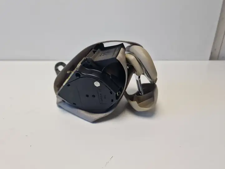 Volkswagen New Beetle (1997 - 2005) 1C0857806A Задний ремень безопасности — фото 1