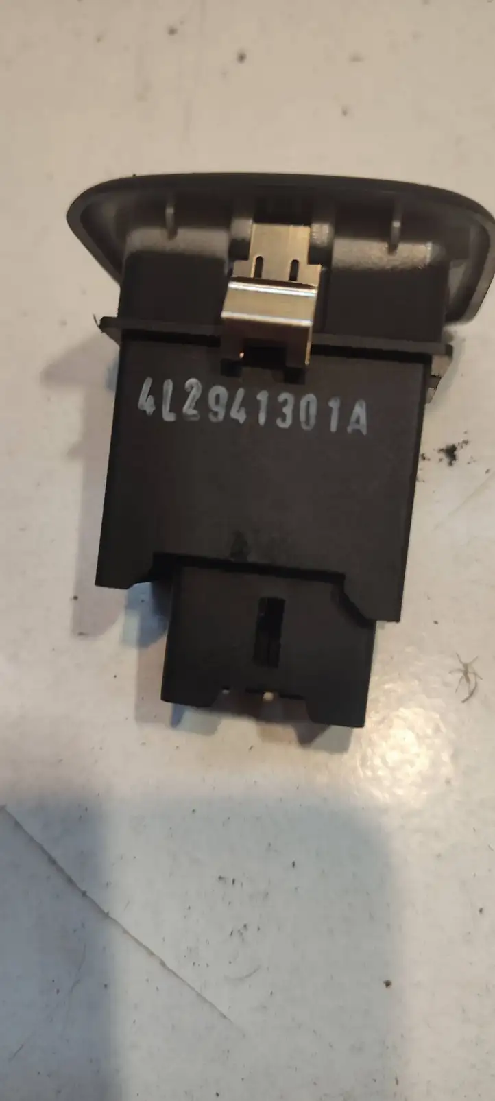 Audi Q7 (2005 - 2009)  4L2941301A Включатель регулировки высоты фонарей