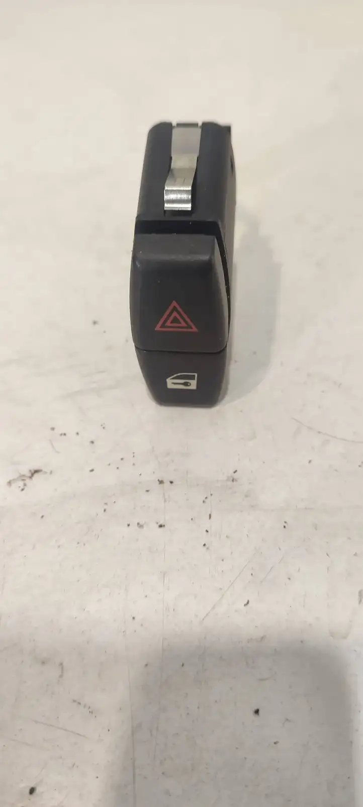 BMW 5 E60 E61 (2004 - 2010)  549519500 Включатель аварийных фонарей