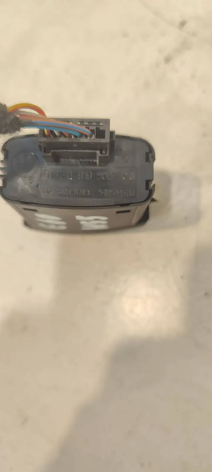 BMW 5 E60 E61 (2004 - 2010)  549519500 Включатель аварийных фонарей