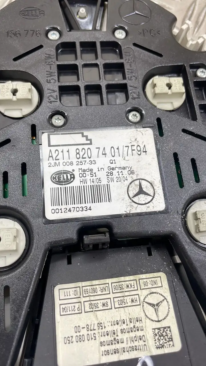 Mercedes-Benz E W211 (2002 - 2009) A2118207401 Задняя подсветка — фото 2