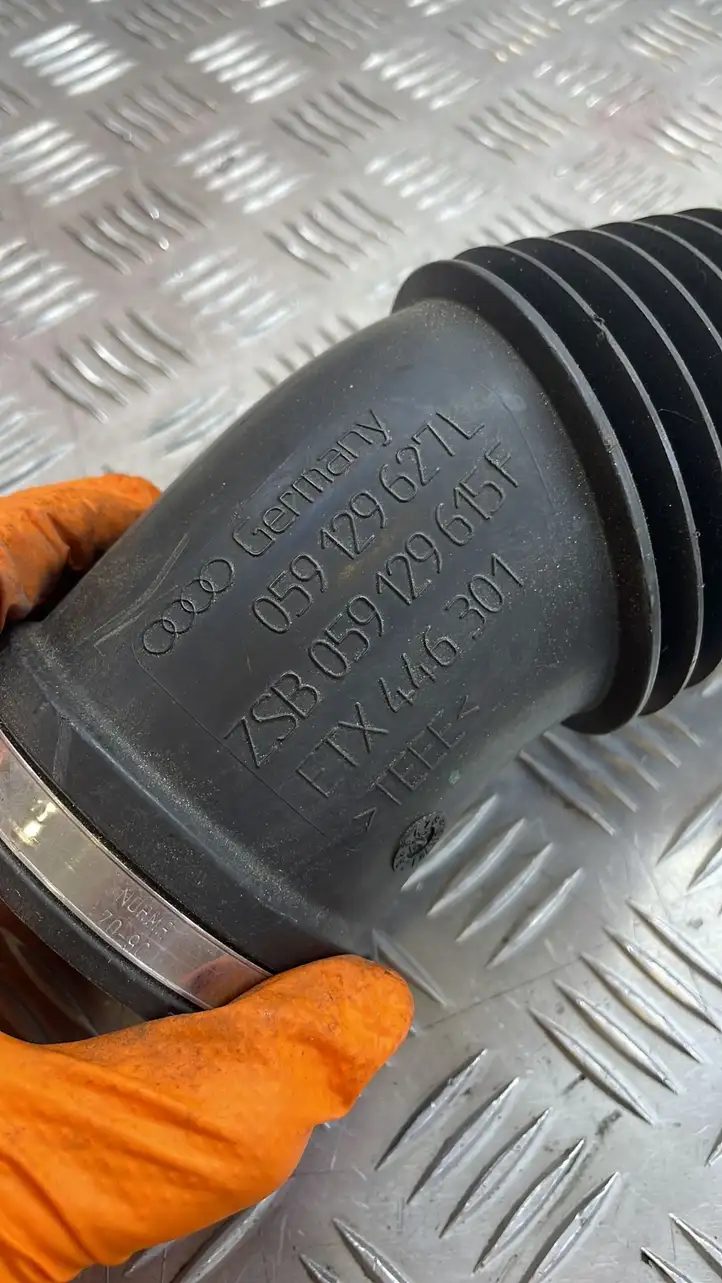 Audi A5 8T 8F (2007 - 2011) 059129627 Трубка подачи воздуха — фото 3