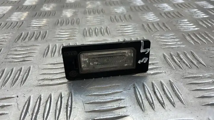 Audi A5 8T 8F (2007 - 2011) 8T0943021 Подсветка номера — фото 1
