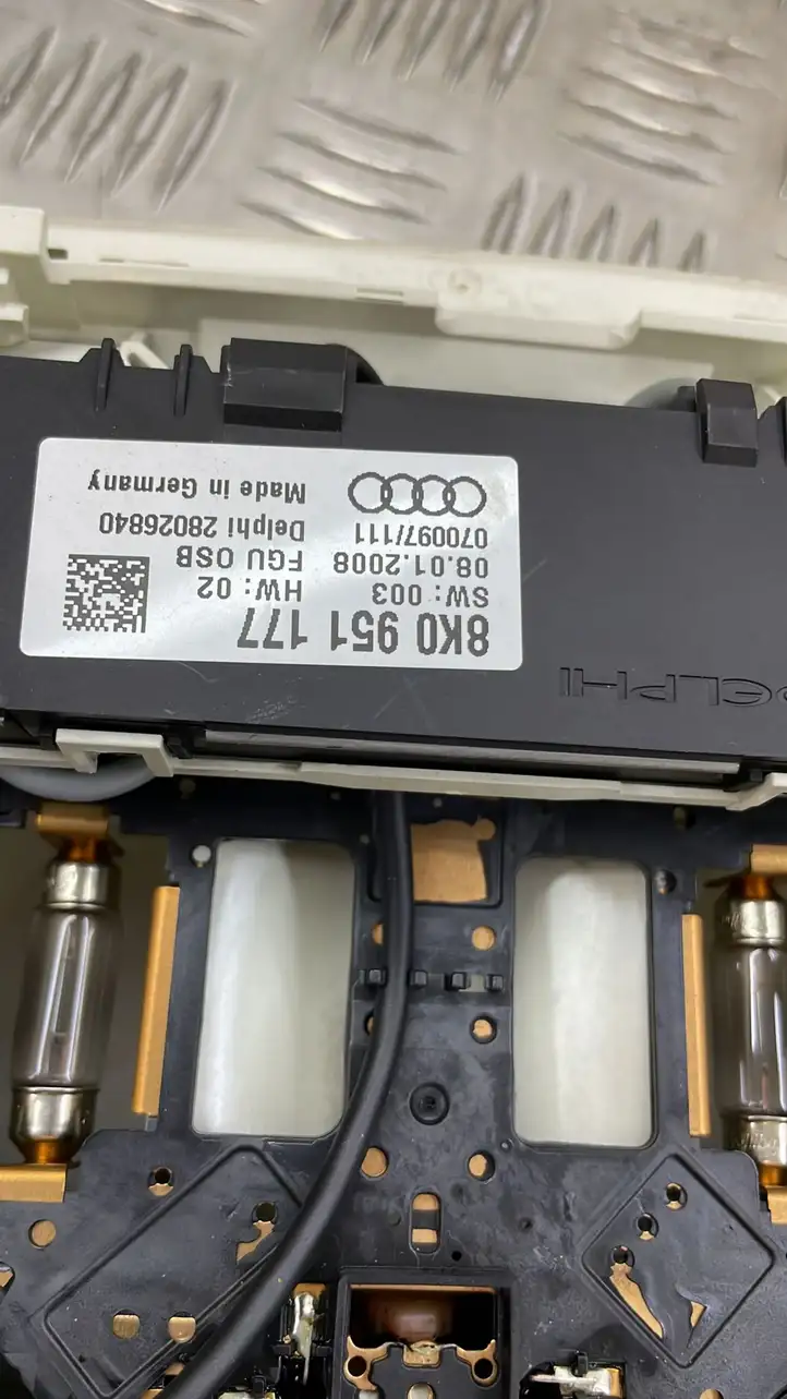 Audi A5 8T 8F (2007 - 2011) 8K0951177 Передняя подсветка — фото 2