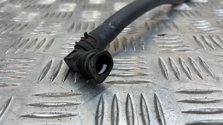 Audi A5 (2007 - 2011)   Шланг (шланги) оконной жидкости лобового стекла