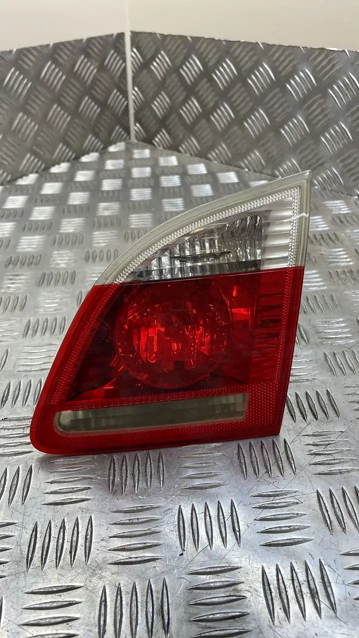 BMW 5 E60 E61 (2004 - 2010) 63216925894 Задний фонарь в крышке багажника — фото 1