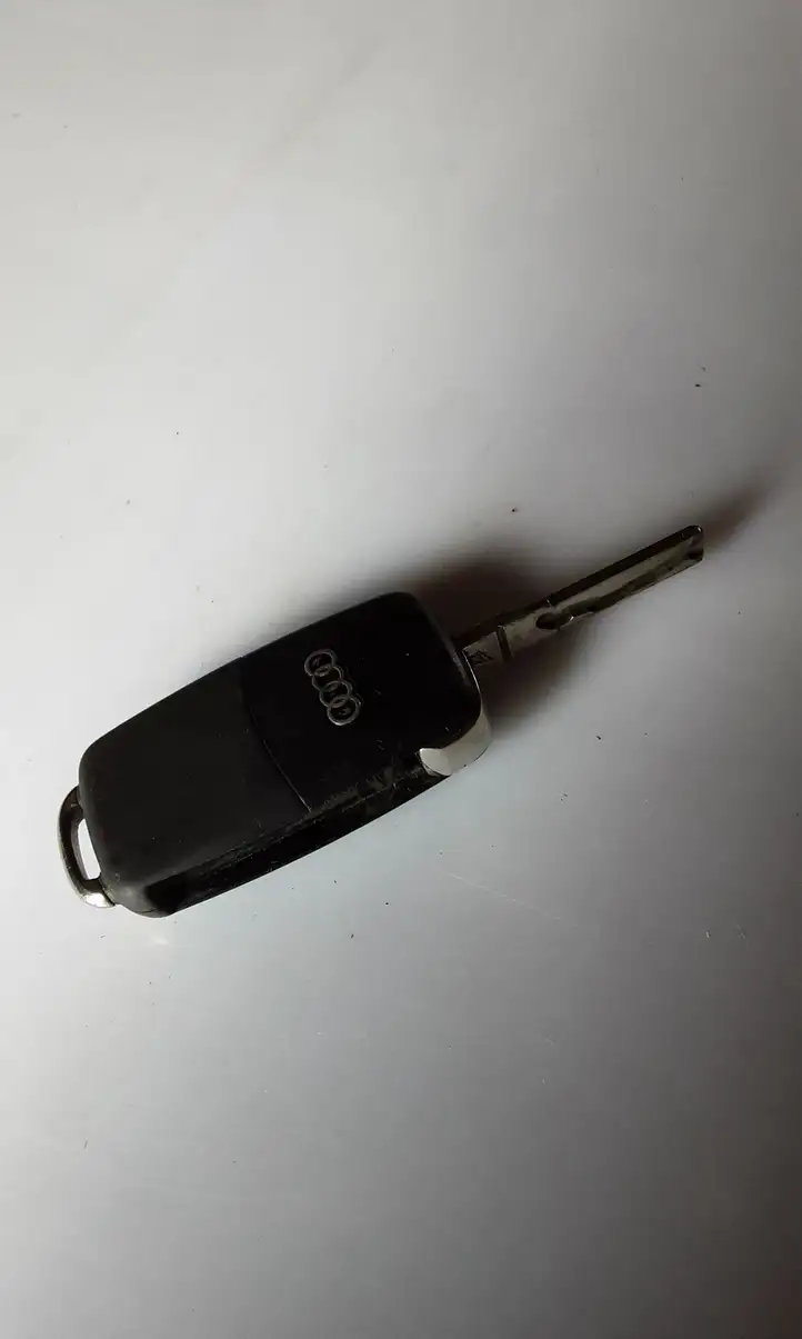 Audi A8 (2005 - 2007)  4E0837220H Ключ / карточка зажигания