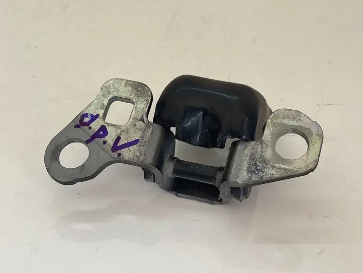 Renault Clio III (2005 - 2012)  205018 Верхняя петля передней двери