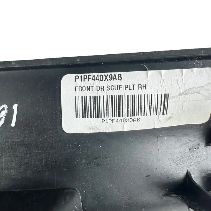 Dodge Grand Caravan (2007 - 2020) P1PF44DX9AB Внутренняя отделка переднего порога — фото 6