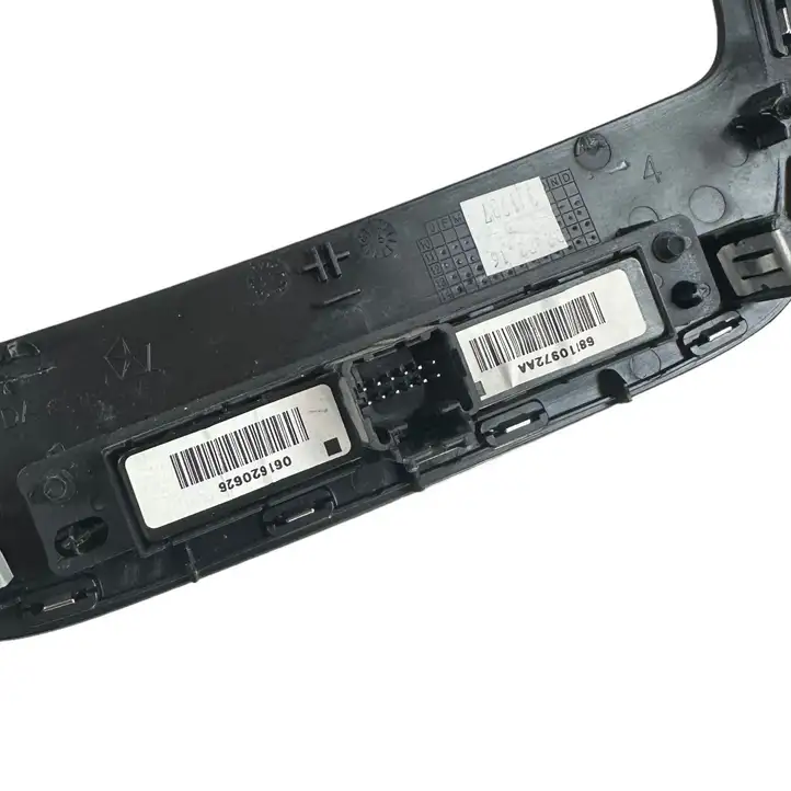Dodge Grand Caravan (2007 - 2020) 1SQ531X9AE Центральный воздушный дефлектор — фото 5