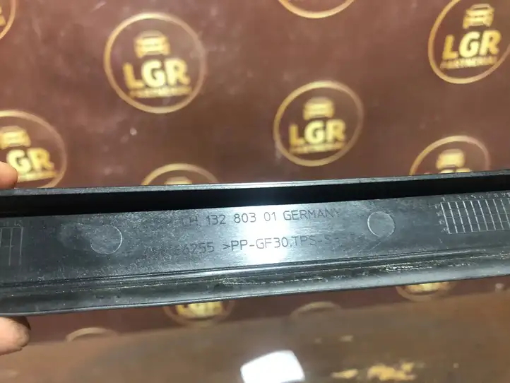 Opel Astra (2009 - 2012)  13280301 Отделка стоек лобового стекла