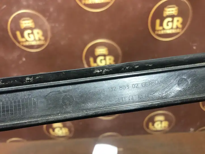 Opel Astra (2009 - 2012)  13280301 Отделка стоек лобового стекла