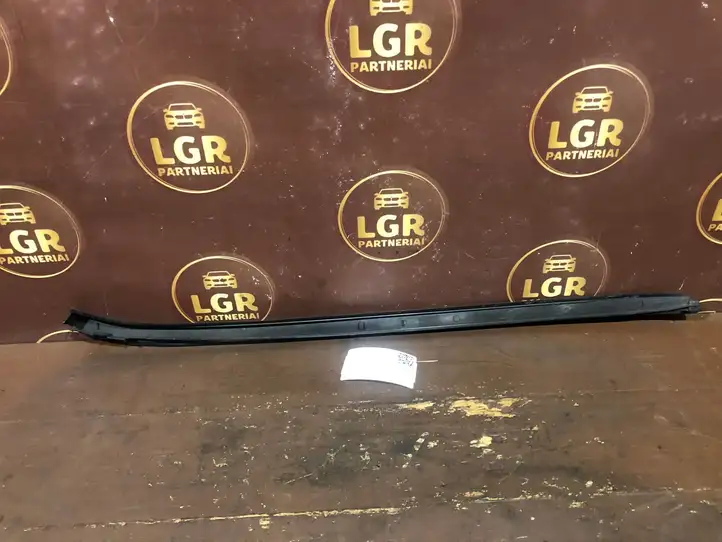 Opel Astra (2009 - 2012)  13280301 Отделка стоек лобового стекла