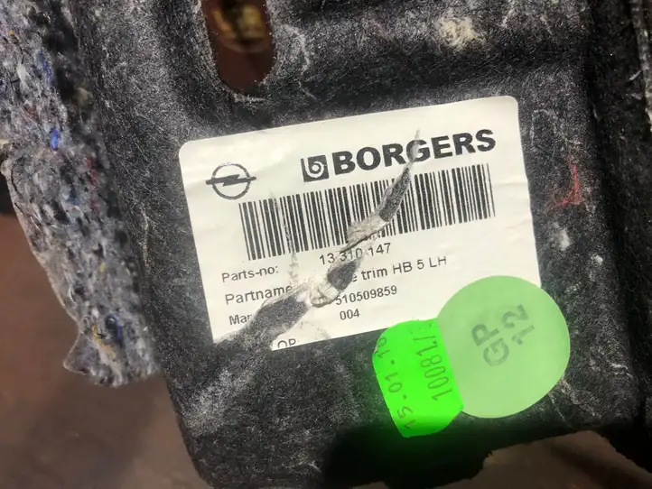 Opel Astra (2009 - 2012)  13310147 Боковая панель