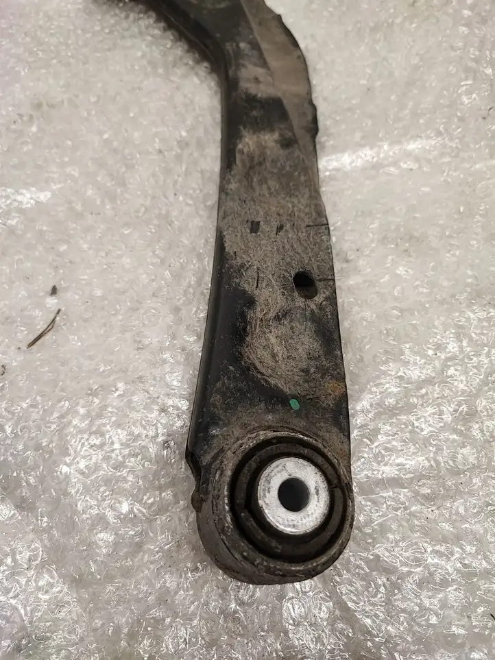 Volvo XC90 (2019 - )  31360584 Рычаг