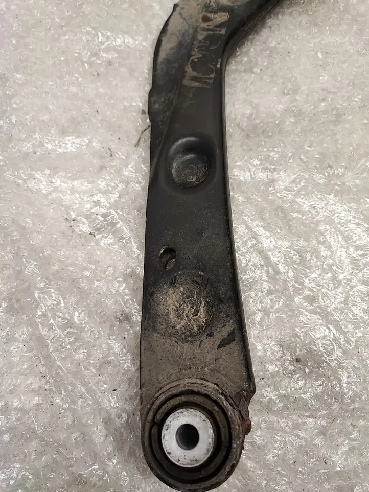 Volvo XC90 (2019 - )  31360584 Рычаг