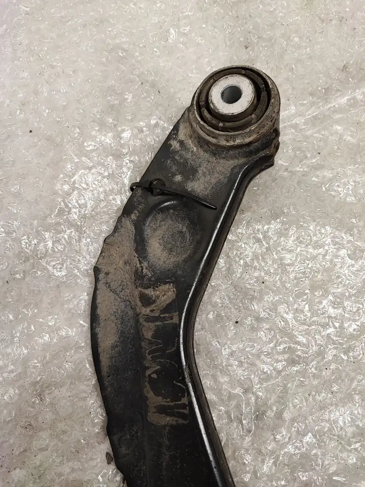 Volvo XC90 (2019 - )  31360584 Рычаг