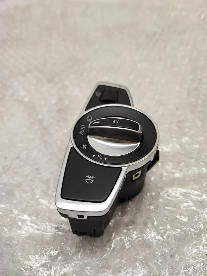 Mercedes-Benz C AMG W205 (2014 - ) A2053051810 Включатель фонарей — фото 2