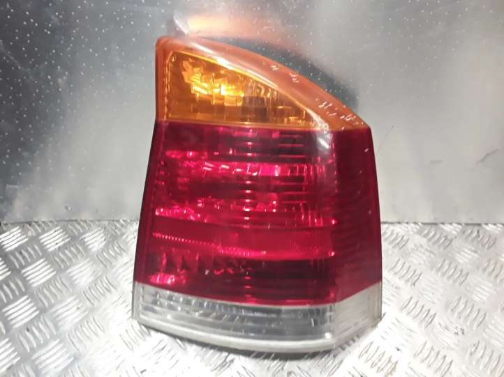 Opel Vectra (2005 - 2009)  13130644 Задний фонарь в кузове