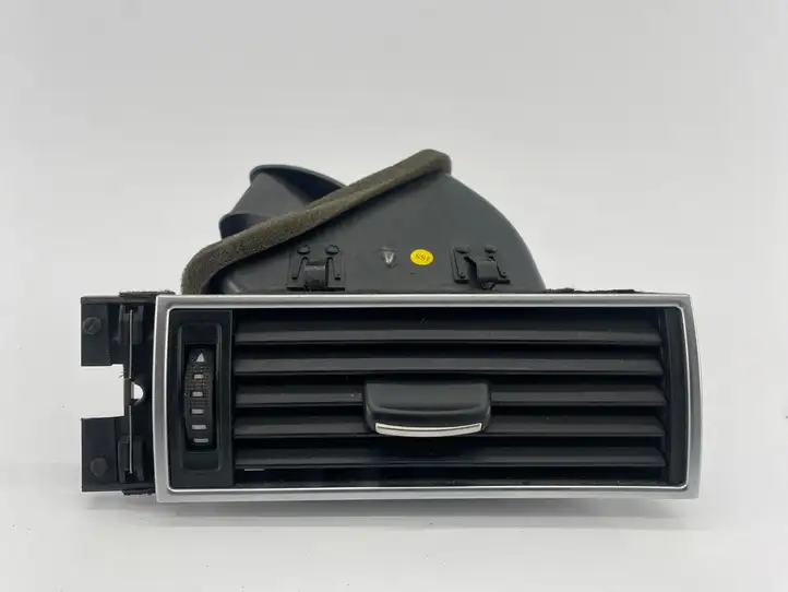 Audi A6 (2004 - 2008)  4F1820902D Центральный дефлектор