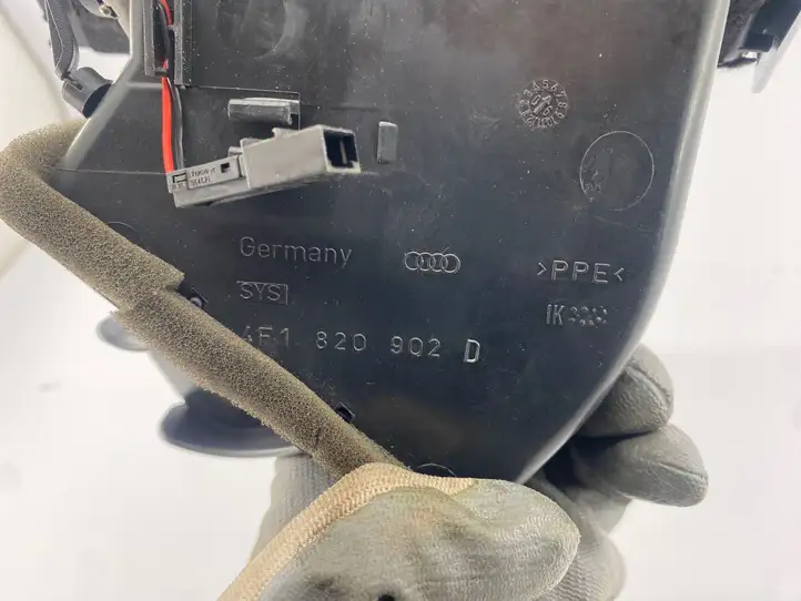 Audi A6 (2004 - 2008)  4F1820902D Центральный дефлектор