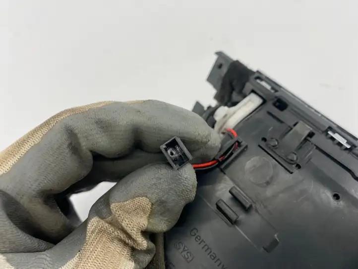 Audi A6 (2004 - 2008)  4F1820902D Центральный дефлектор