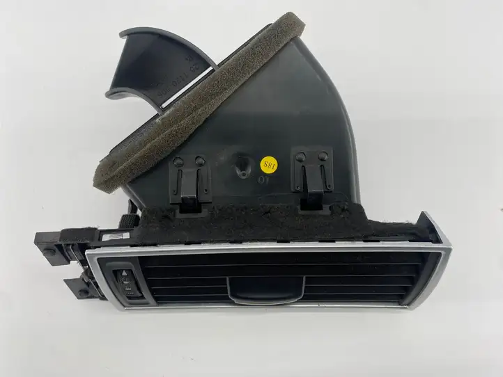 Audi A6 (2004 - 2008)  4F1820902D Центральный дефлектор