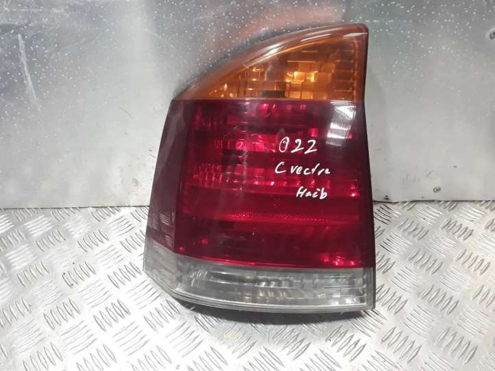 Opel Vectra (2005 - 2009)  13130642 Задний фонарь в кузове