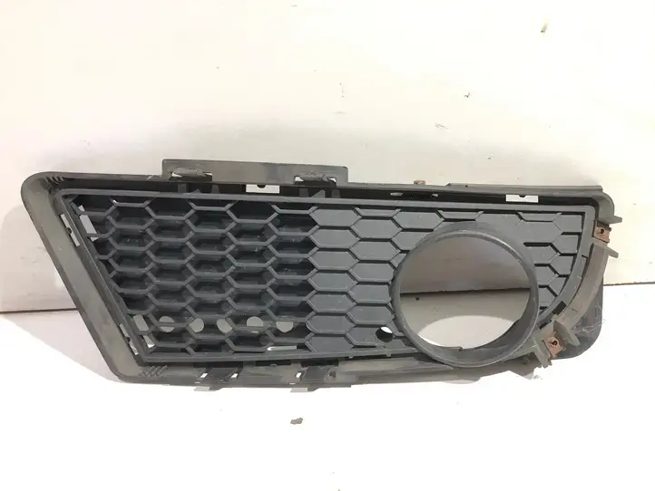 BMW 3 E90 E91 (2005 - 2012) 51117891396 Решетка противотуманной фары — фото 1