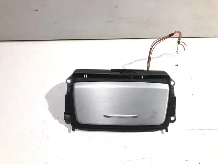 BMW 3 E90 E91 (2005 - 2012)  7129555 Передняя пепельница