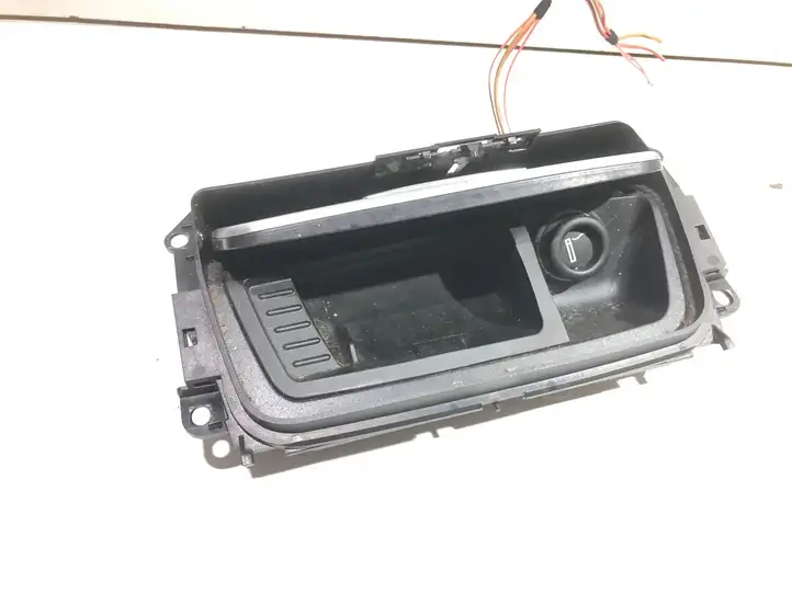 BMW 3 E90 E91 (2005 - 2012)  7129555 Передняя пепельница