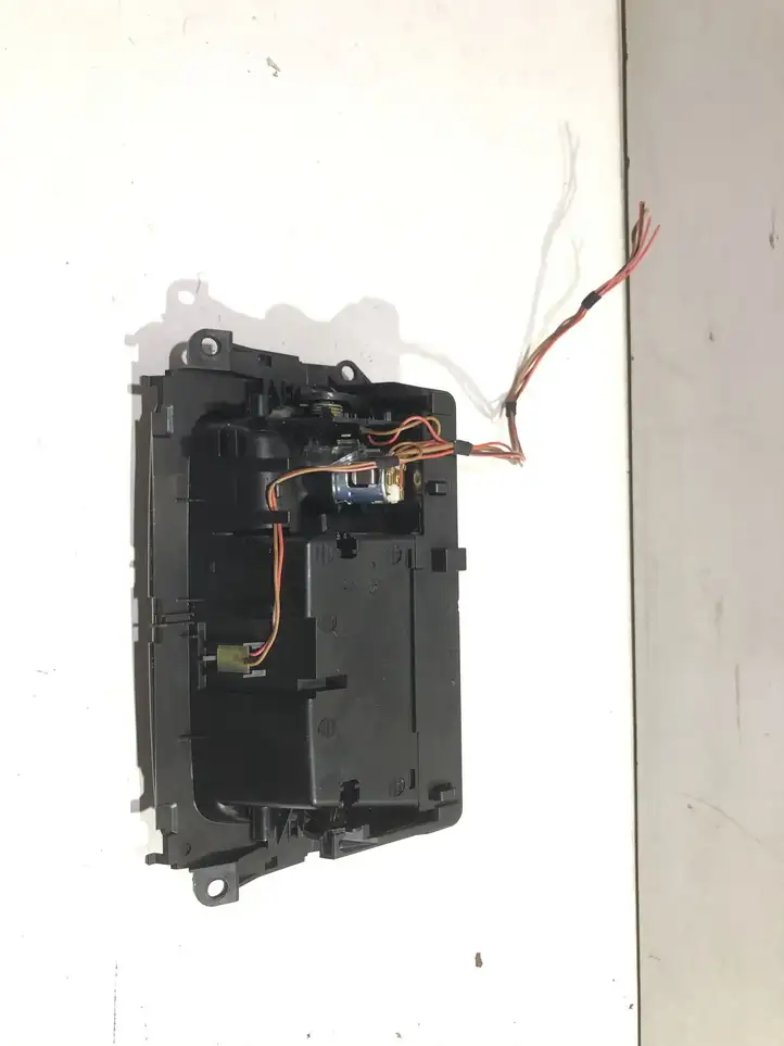 BMW 3 E90 E91 (2005 - 2012)  7129555 Передняя пепельница