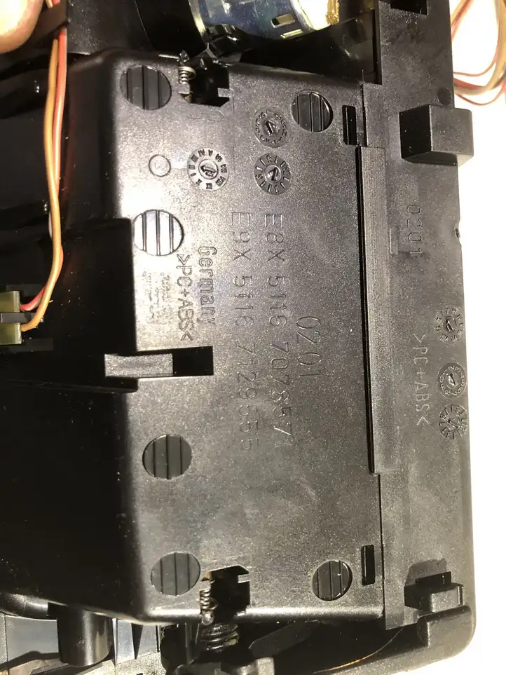 BMW 3 E90 E91 (2005 - 2012)  7129555 Передняя пепельница