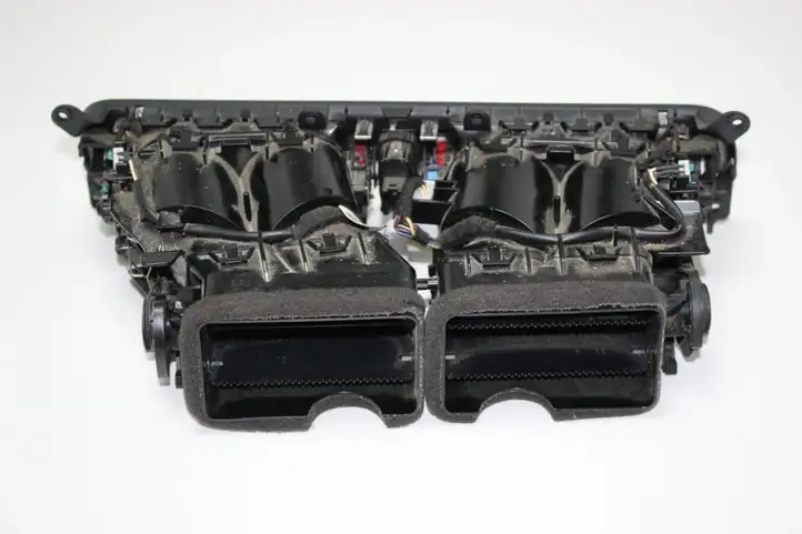 BMW 7 F01 F02 F03 F04 (2008 - 2016)  9115859 Центральный дефлектор