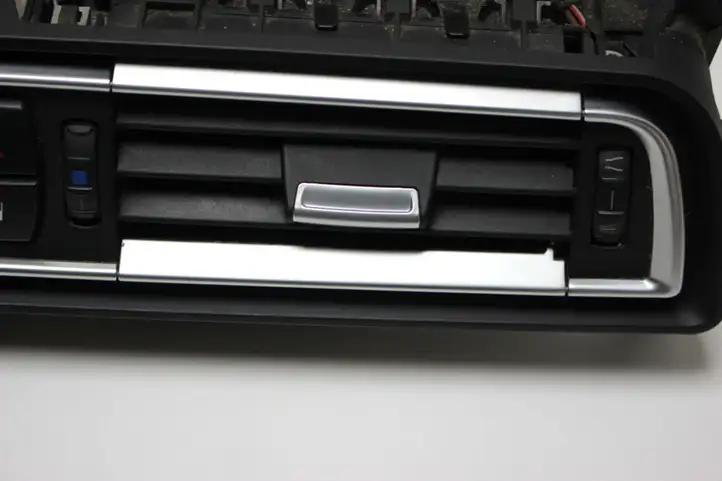 BMW 7 F01 F02 F03 F04 (2008 - 2016)  9115859 Центральный дефлектор