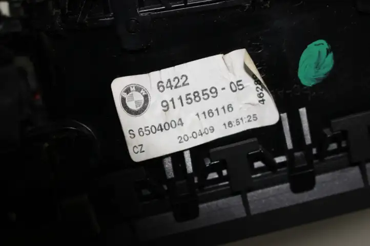 BMW 7 F01 F02 F03 F04 (2008 - 2016)  9115859 Центральный дефлектор