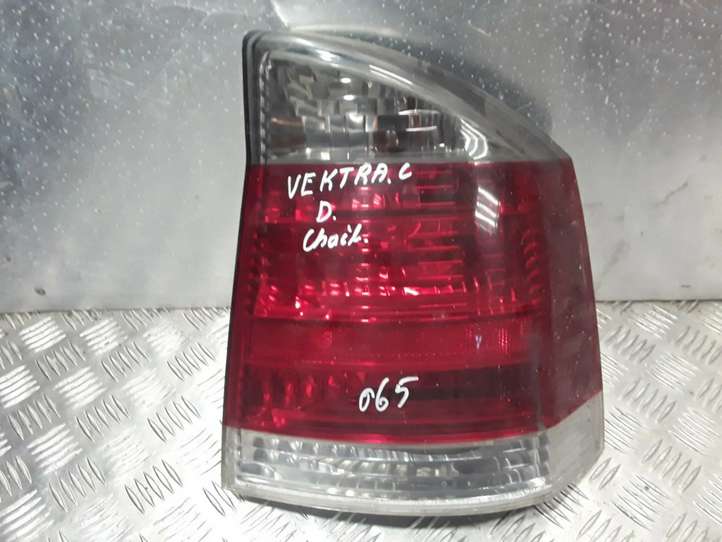 Opel Vectra (2005 - 2009)  13157647 Задний фонарь в кузове